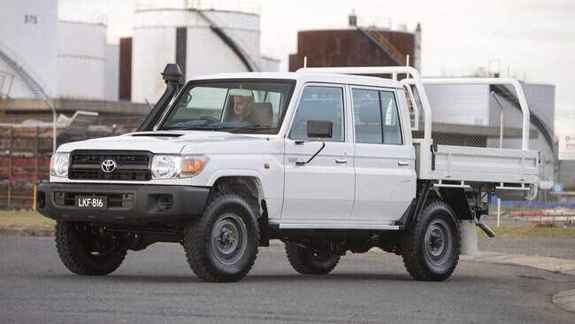 Toyota Landcruiser 70-Series dual-cab review | CarsGuide