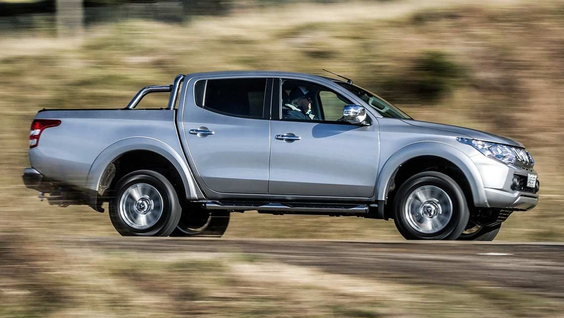 Nissan navara mitsubishi triton comparison #7