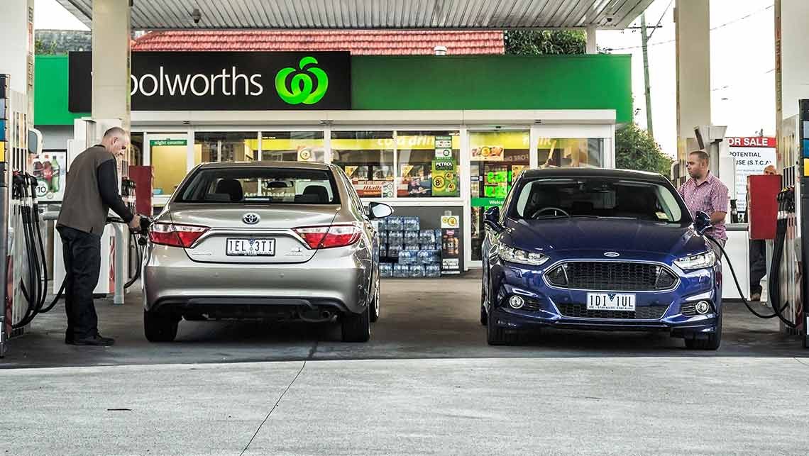 Ford mondeo vs toyota camry